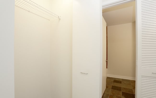 Building Photo - 648 W Wayman St