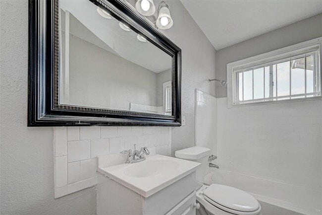 Building Photo - 9709 Fairland Dr