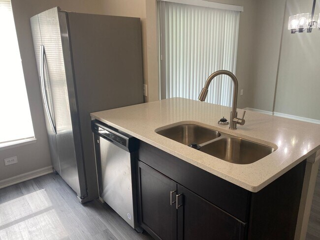 Building Photo - Welcome Home! Beautiful 3 Bedroom, 2.5 Bat...