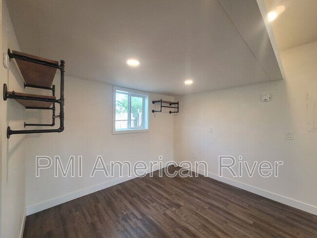 Building Photo - 3825 7th Ave