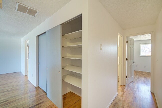 Building Photo - 4Bd/2Ba Kent Home