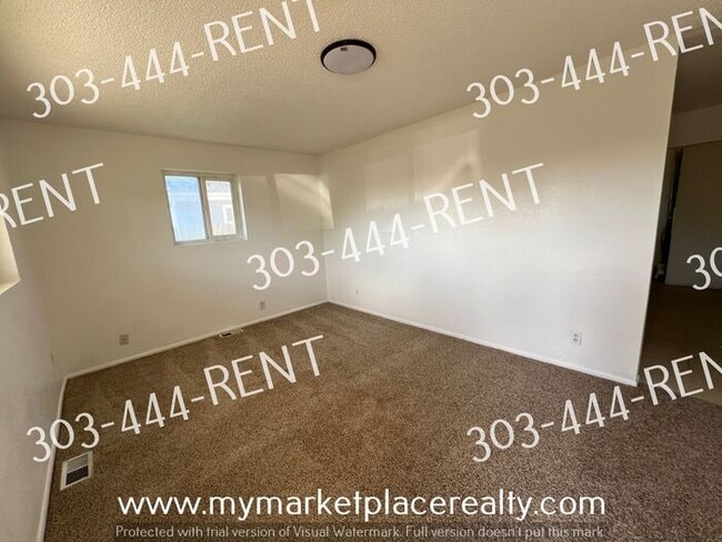 Building Photo - Quaint 3 Bedroom in Denver!