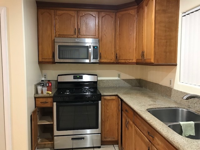 Building Photo - 13981 Van Nuys Blvd