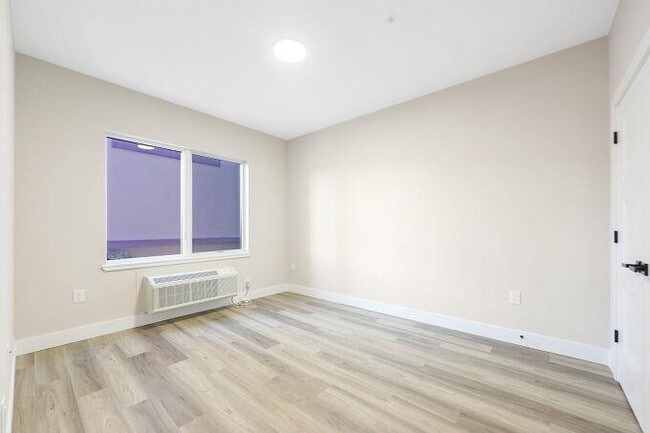 Building Photo - 304 61st St