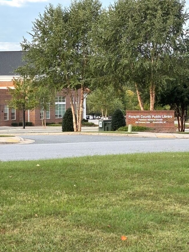 Building Photo - 265 Harmon Ln
