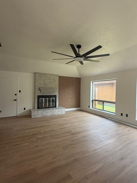 Building Photo - 20122 Lions Gate Dr