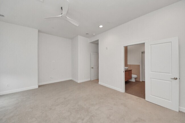 Building Photo - 1403 Delano St