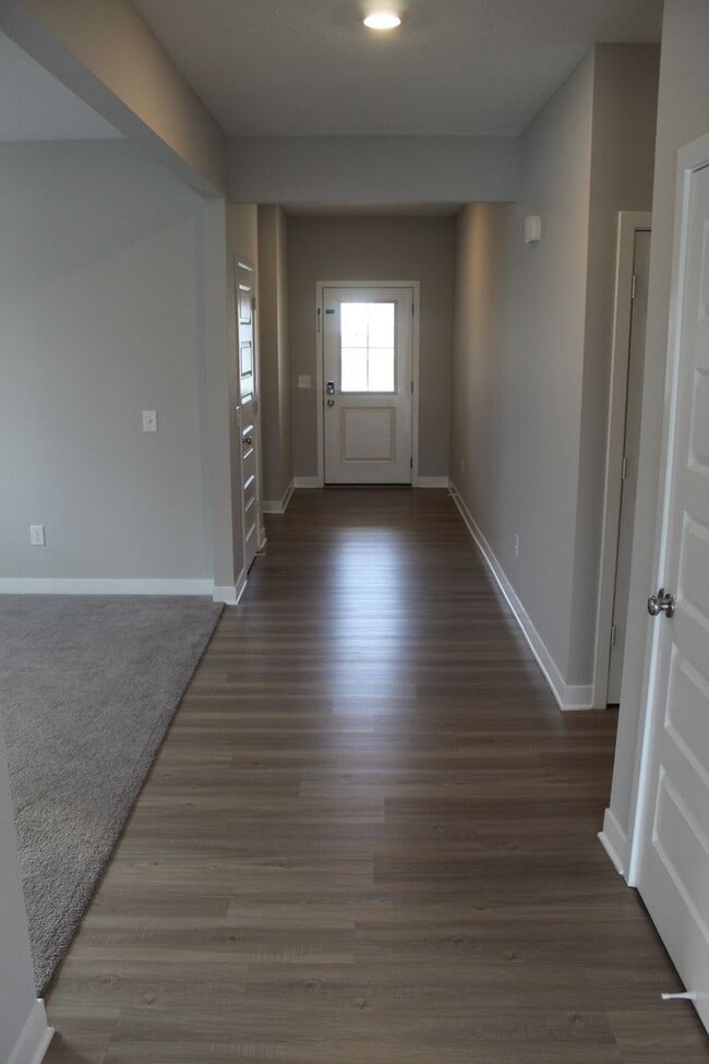 Building Photo - Spacious 5 BR Home in Avon Schools!