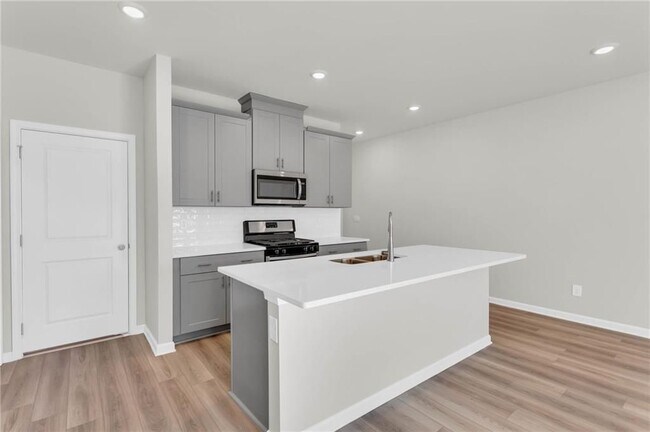 Building Photo - 1645 Villageside Ct