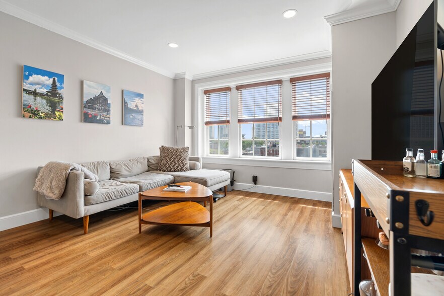 Building Photo - 534 Beacon St