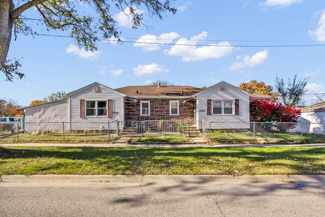 Building Photo - 1520 W 9th St