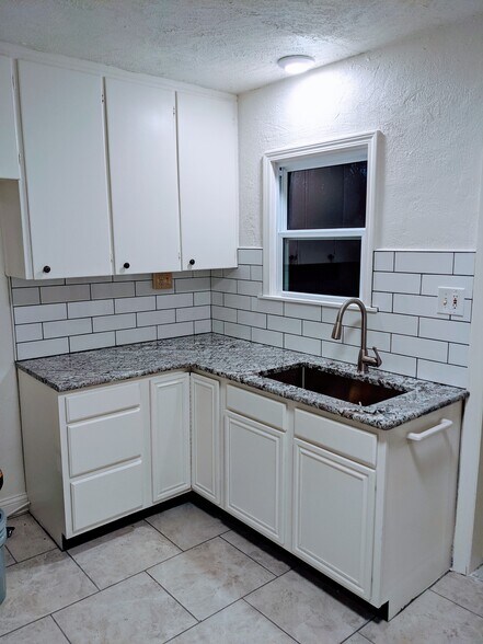 Kitchen - 2011 N Burns