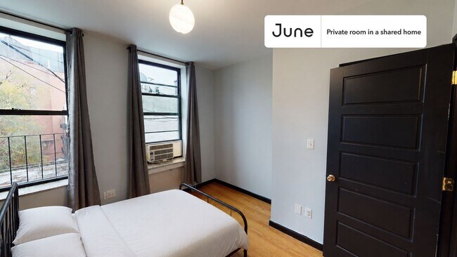 Building Photo - 2028 2nd Ave