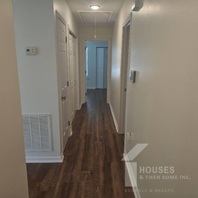 Building Photo - 5 Haley Ct