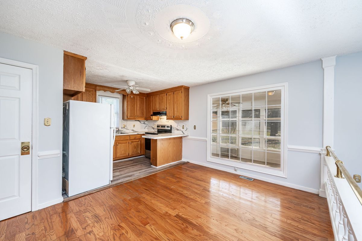 Building Photo - 7800 Tamarind Dr