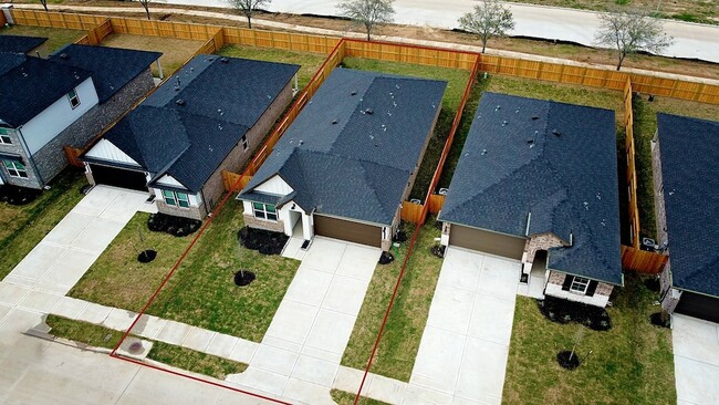 Building Photo - 5034 Pine Haven Lane