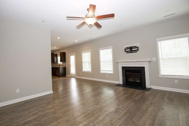 Building Photo - Spacious 3-Bed, 2.5-Bath Modern Home w/ 3-Car Garage in Highcroft – Close to Fort Bragg!