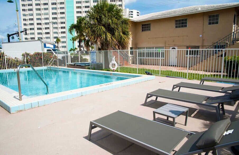 Building Photo - 4051 N Ocean Dr