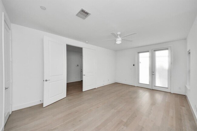 Building Photo - 4005 Woodshire Vlg Ests