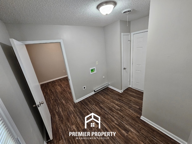 Building Photo - 5740 Fox Bend Ave