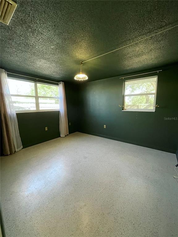 Building Photo - 10120 Willow Dr