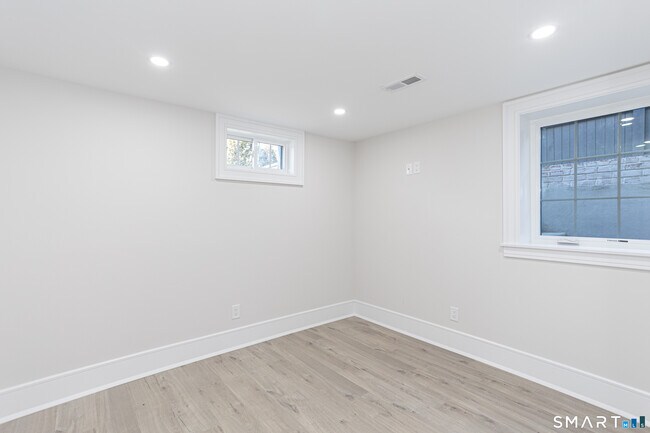 Building Photo - 42 Poe Ct