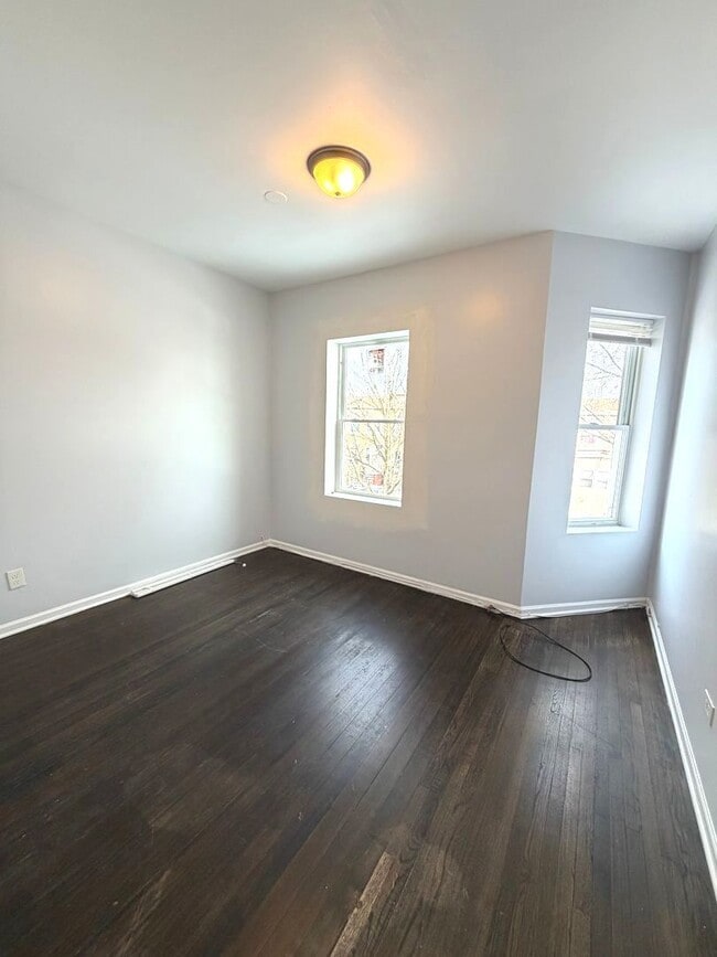 Building Photo - 7224 S St Lawrence Ave