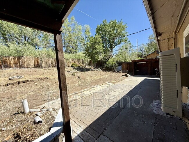 Building Photo - 335 Denslowe Dr