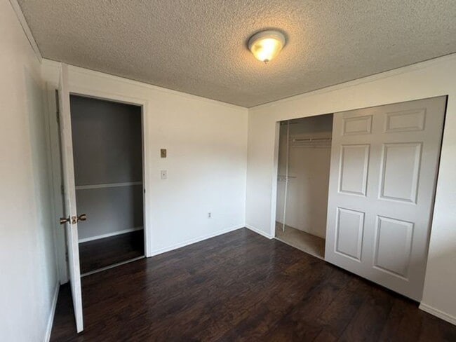 Building Photo - Spacious Rambler for Lease
