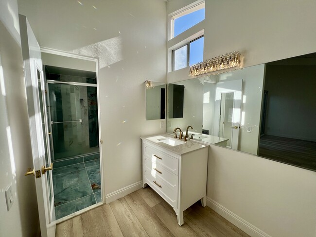 3rd Bedroom suite bathroom - 28204 Rey de Copas Ln