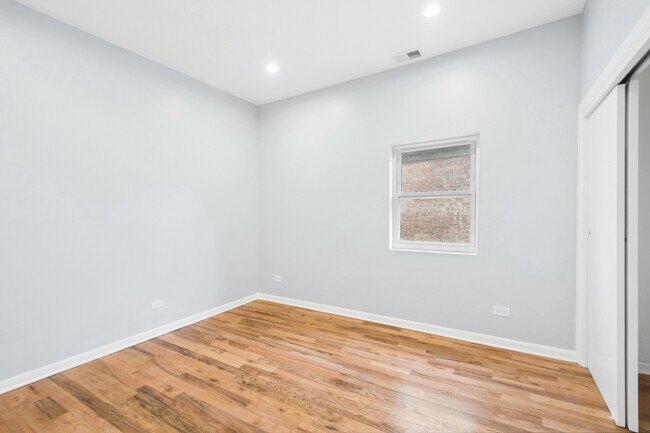 Building Photo - 4918 N Spaulding Ave