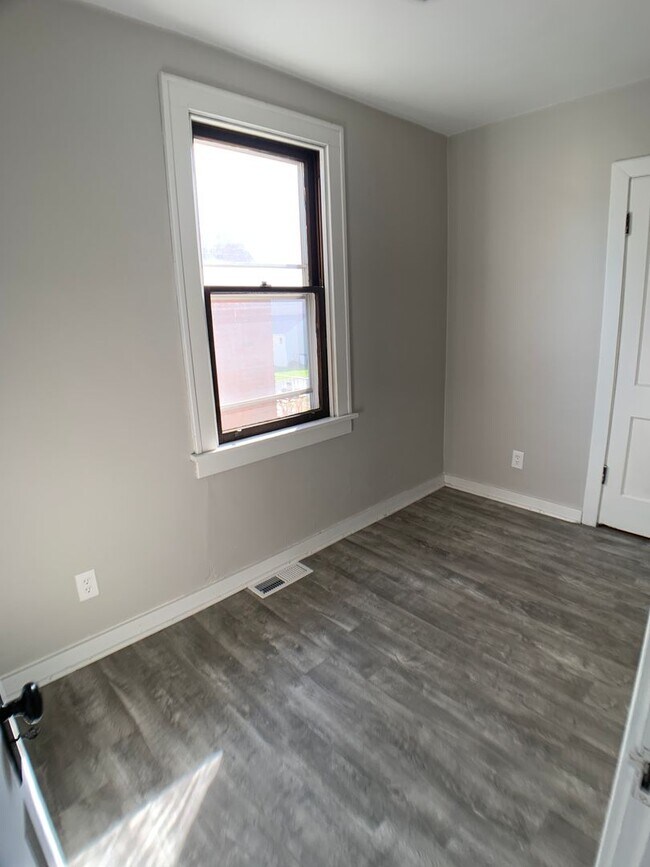 Building Photo - 149 Beram Ave