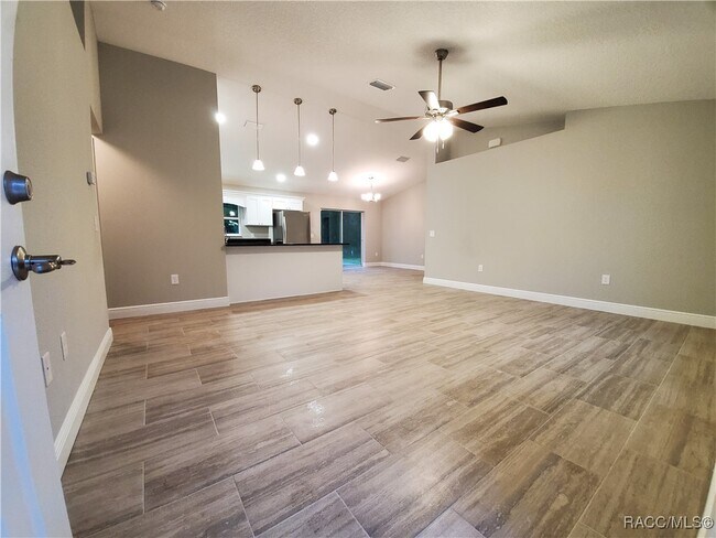 Building Photo - 8687 N Paradisea Dr