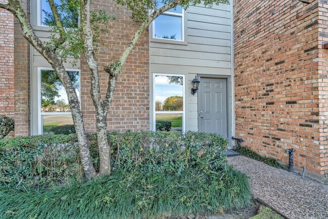 Building Photo - 6111 Beverly Hill St