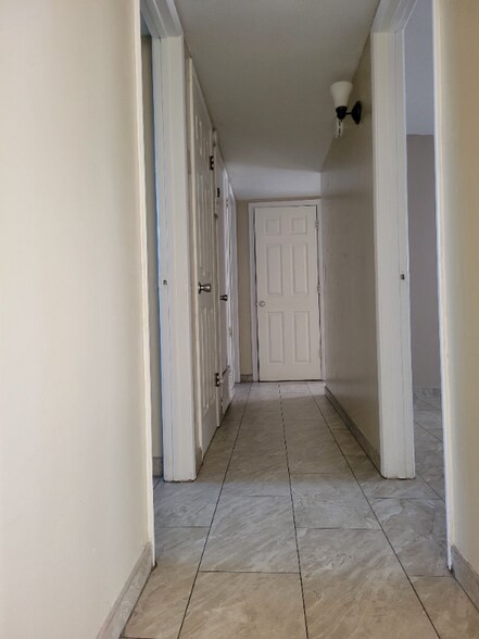 Building Photo - 3947 E Drexel Rd