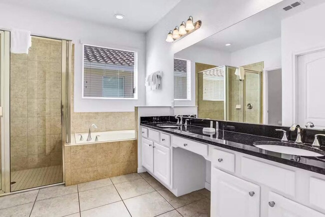 Building Photo - 4140 Oak Tree Dr