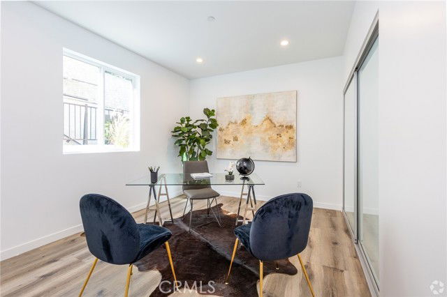 Building Photo - 5655 Hazeltine Ave