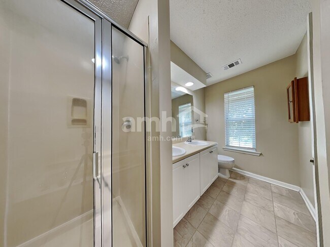 Building Photo - 130 Parkview Rd