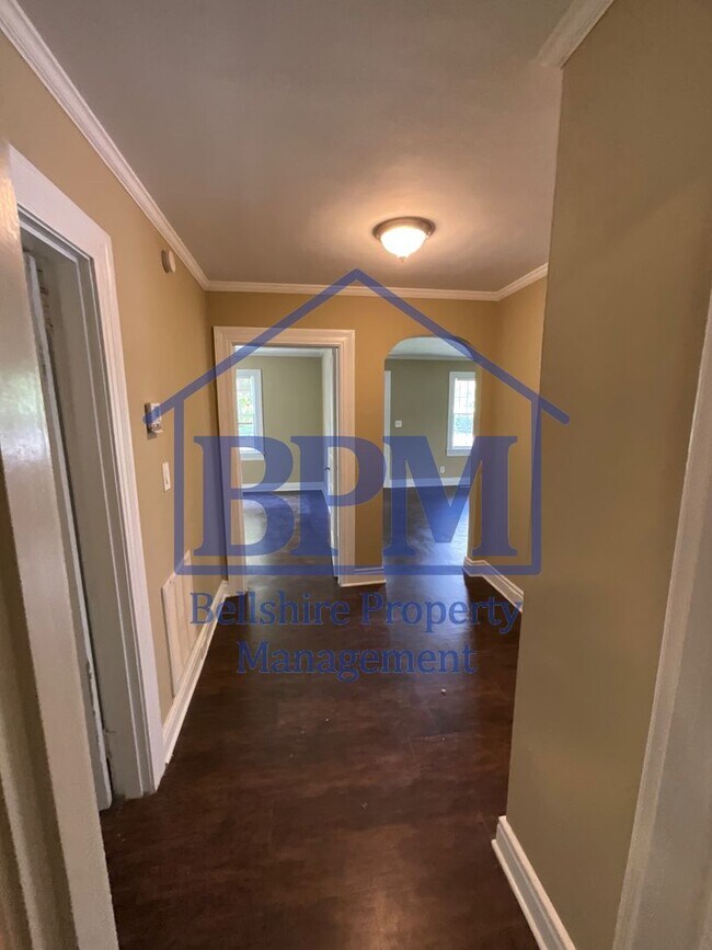 Building Photo - Spacious 3 Bed, 2 Bath Bottom-Floor Duplex...