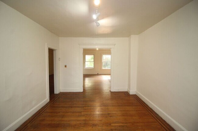 Building Photo - 3206 Guilford Ave