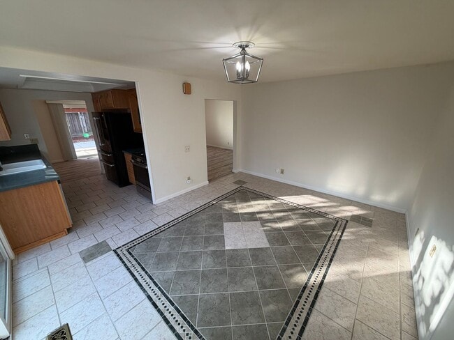 Building Photo - Livermore Single Story 3 bed / 2 bath, serene neighborhood, backyard,  Close to downtown, 580 and...