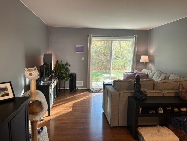 Building Photo - 13 Quince Ct