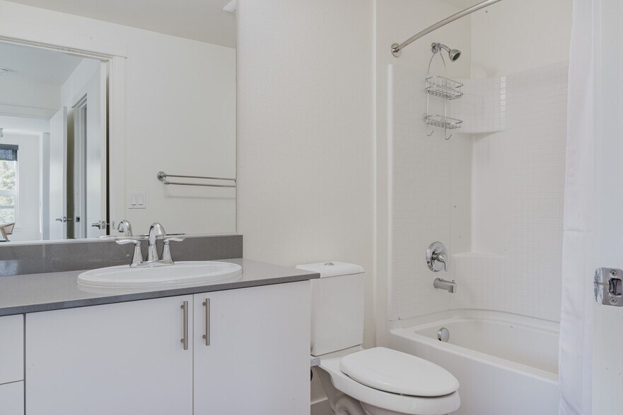 Building Photo - 330 3rd Ave W