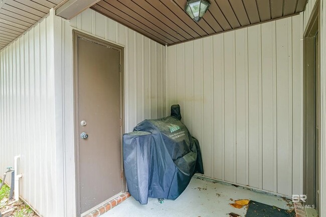 Building Photo - 10 Breydon Ct