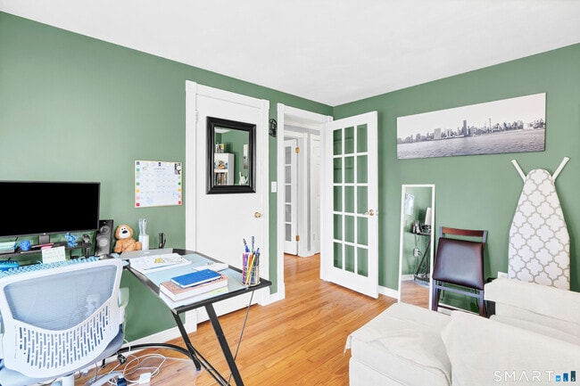 Building Photo - 75 Glenwood Dr