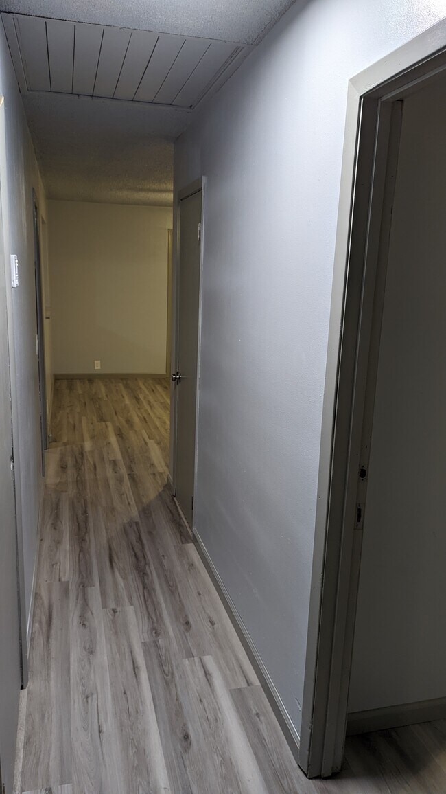 Building Photo - 402 Hickory St