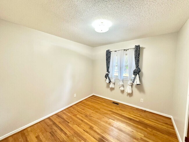 Building Photo - 1644 Nicholson Ave