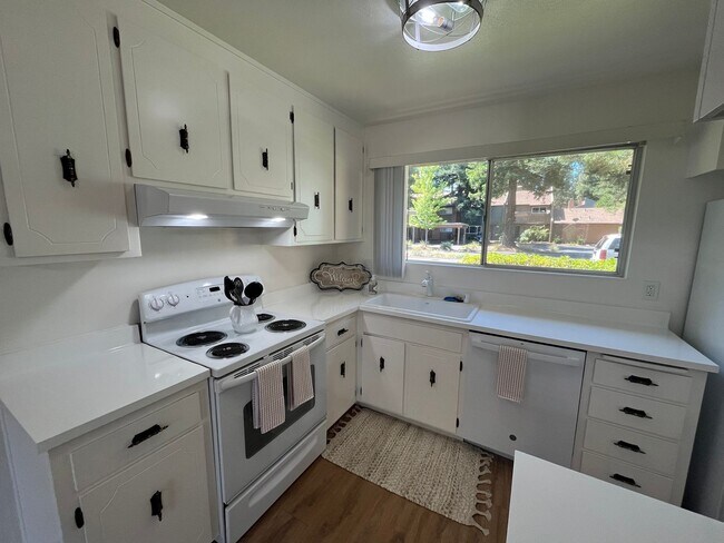 Building Photo - Charming 2-Story Condo on Greenbelt-$500 O...