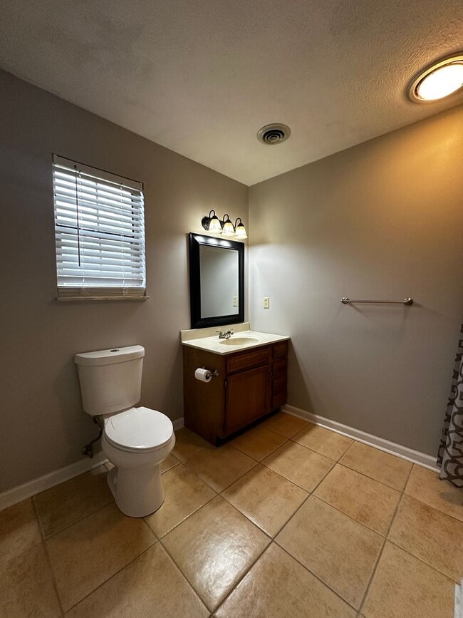 Building Photo - 2 Bedroom/2.5 Bath in Lyn Mar Downs
