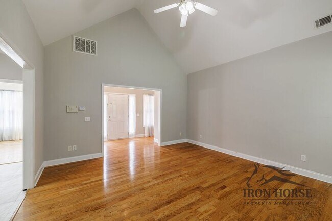 Building Photo - 411 Timber Creek Dr